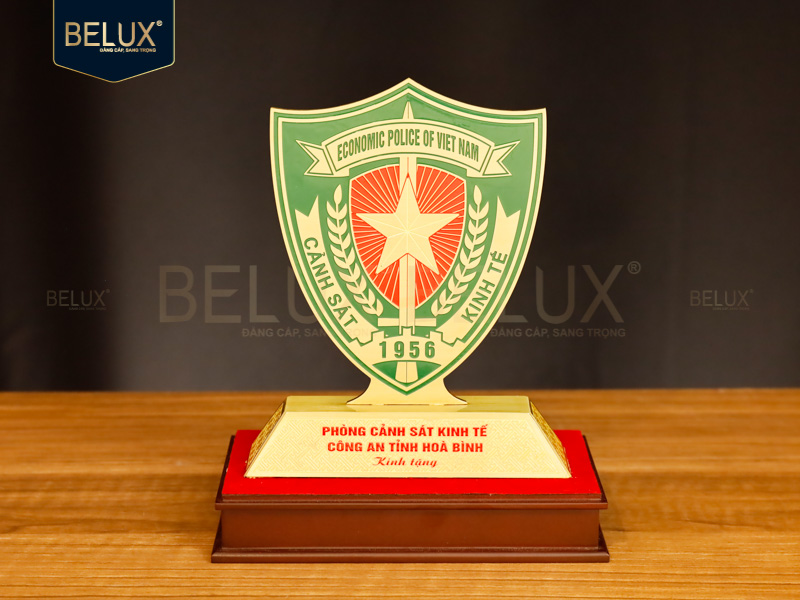 Lô 105 Biểu trưng Phòng Cảnh Sát Kinh Tế Công An Tỉnh Hòa Bình cao 18cm bằng đồng thiết kế theo yêu cầu